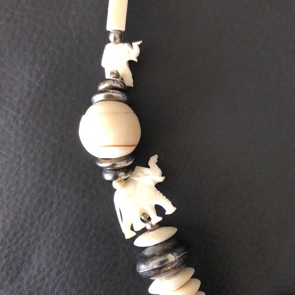 Elephants hand carved beaded with large carved Elephant Cabochon necklace EUC - Picture 3 of 8
